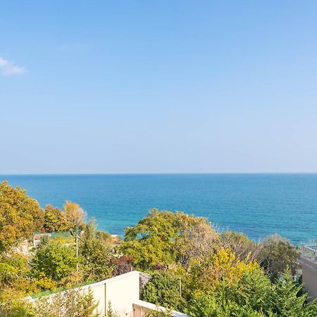 Luxurious And Panoramic Apartments At The Beach In La Mer Complex Golden Sands Exterior photo