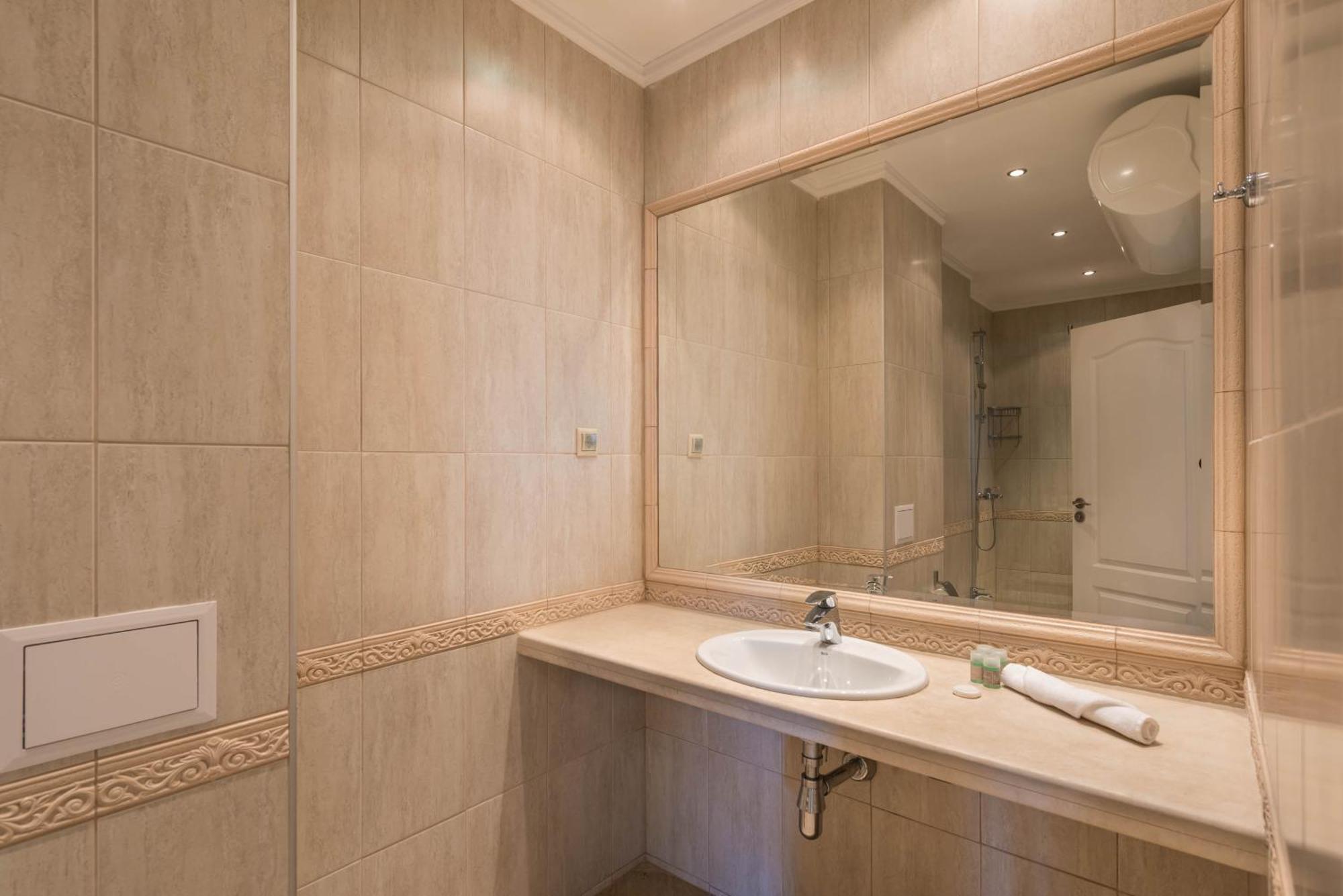 Luxurious And Panoramic Apartments At The Beach In La Mer Complex Golden Sands Exterior photo